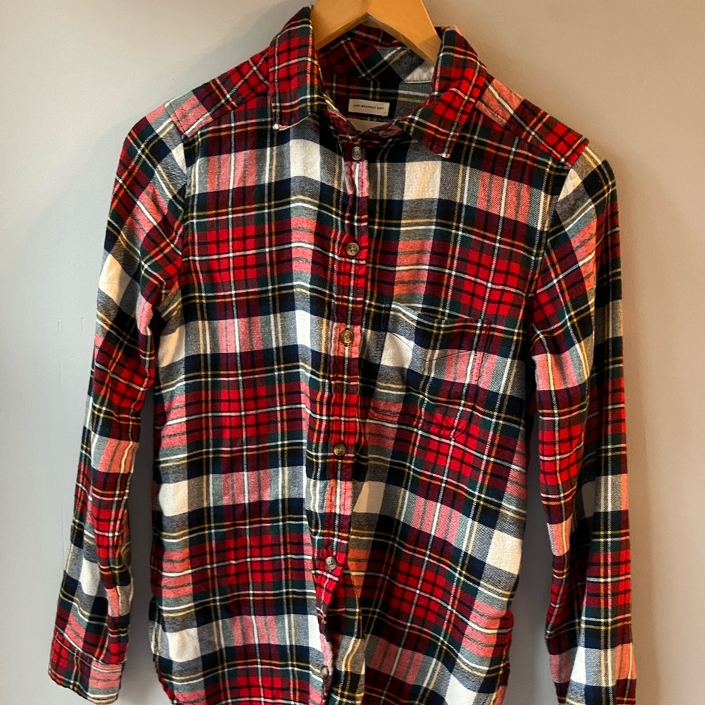 American Eagle red plaid button down shirt size small